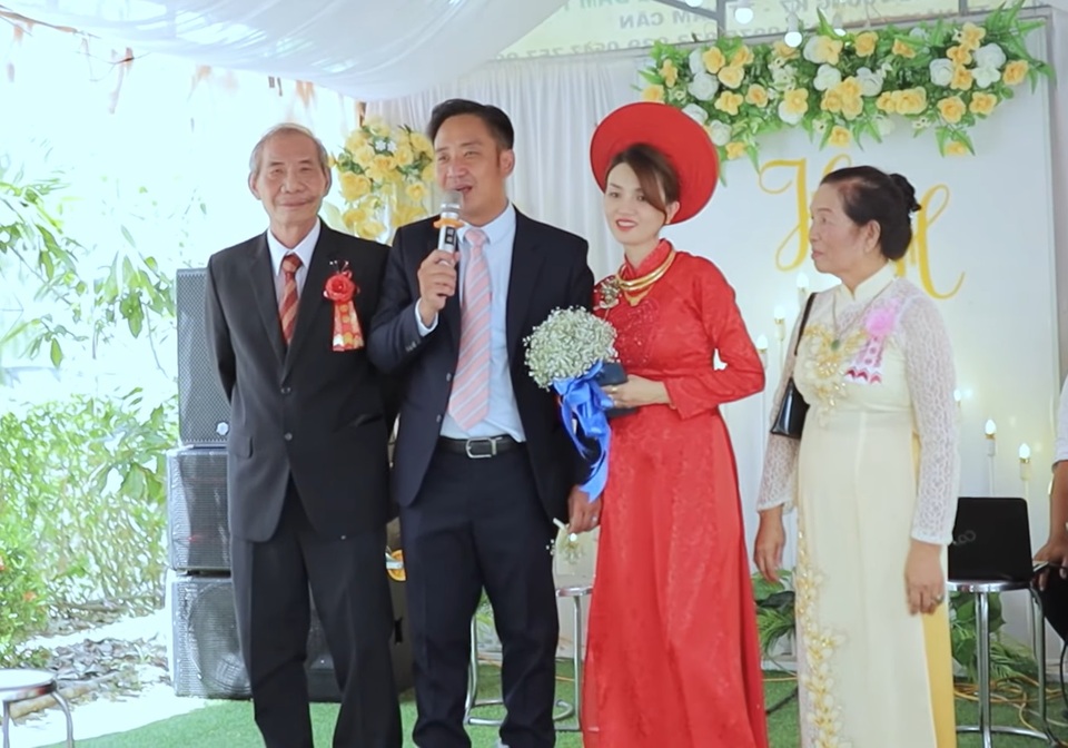 Khoảnh khắc hạnh phúc trong lễ cưới Đình Hiếu Cổng mặt trời ở Cà Mau - 8 Khoảnh khắc hạnh phúc trong lễ cưới Đình Hiếu Cổng mặt trời ở Cà Mau - 8