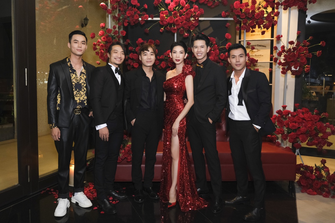 Siêu mẫu Xuân Lan chúc mừng Nam vương Hòa bình Minh Kha - 2 Siêu mẫu Xuân Lan chúc mừng Nam vương Hòa bình Minh Kha - 2