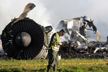 Máy bay Boeing 747 lao xuống đất
