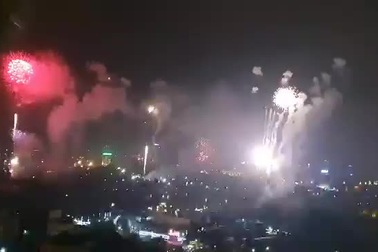 Màn pháo hoa ở Quảng trường Hồ Chí Minh