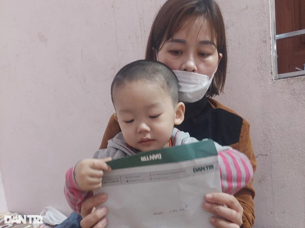 Trao quà của Bộ LĐ-TBXH tới 30 hoàn cảnh khó khăn - 4 Trao quà của Bộ LĐ-TBXH tới 30 hoàn cảnh khó khăn - 4