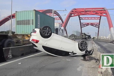 Sáng tai nạn chết người, chiều ô tô “phơi bụng” ngay vị trí cũ