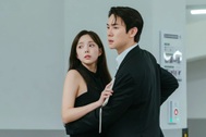 Gọi xe cấp cứu cho cháu, mẹ chồng rút ra một thứ khiến tôi hoảng loạn