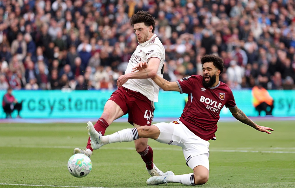 Arsenal thắng nghẹt thở West Ham, củng cố ngôi đầu Ngoại hạng Anh - 1