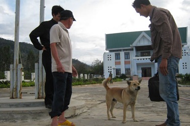 Dùng chó săn “thảm sát” thú rừng 