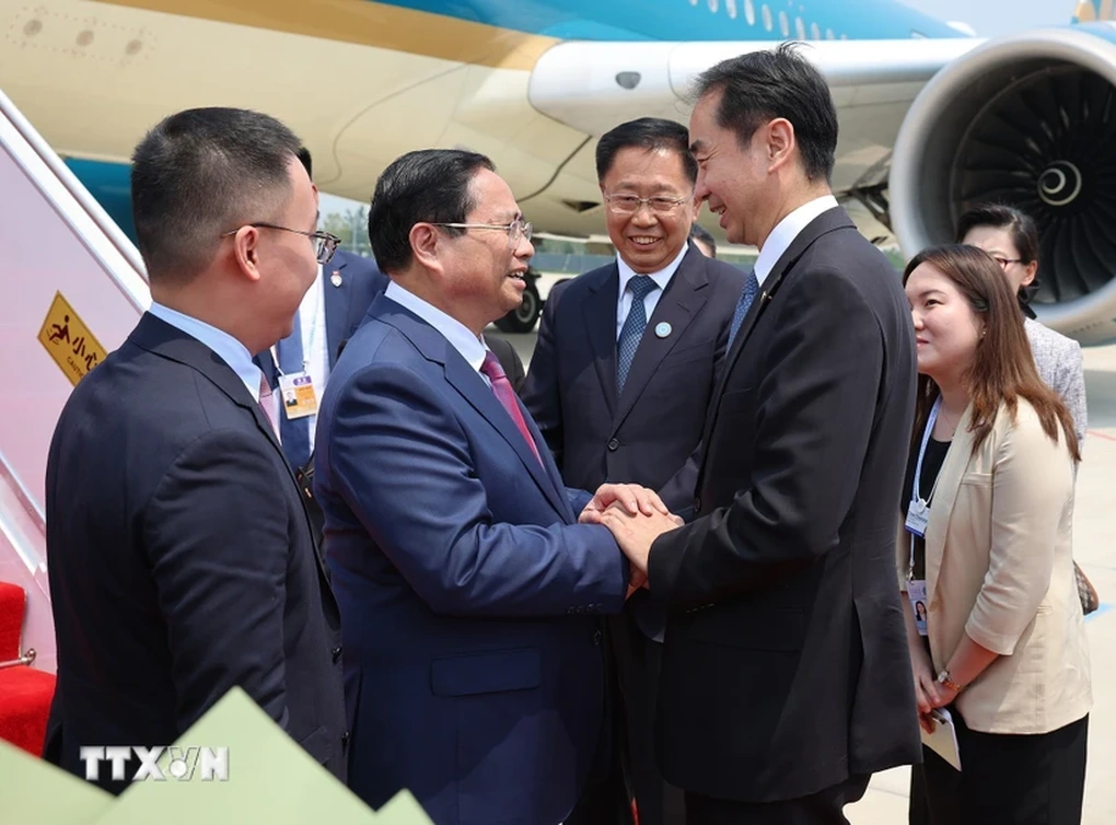 Thủ tướng tới Thiên Tân, bắt đầu dự WEF 16 và làm việc tại Trung Quốc - 1 Thủ tướng tới Thiên Tân, bắt đầu dự WEF 16 và làm việc tại Trung Quốc