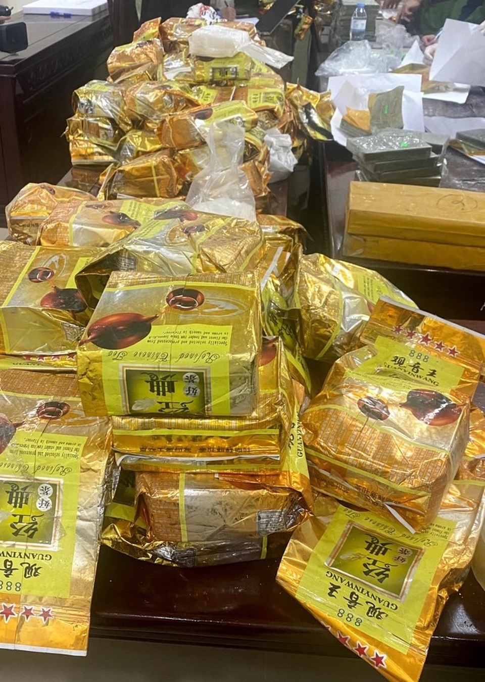 Trắng đêm chặn xe ô tô chở 8 bao tải ma túy - 4 Trắng đêm chặn xe ô tô chở 8 bao tải ma túy - 4