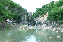 Ra suối tắm mát, hai chị em ruột đuối nước