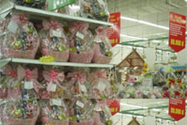 Giỏ quà biếu Tết tràn ngập thị trường