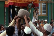 Thực hư “hòn đá biết bay” nặng 90kg và “câu thần chú” kỳ lạ