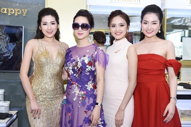 Giáng My đẹp không tì vết ở tuổi 45