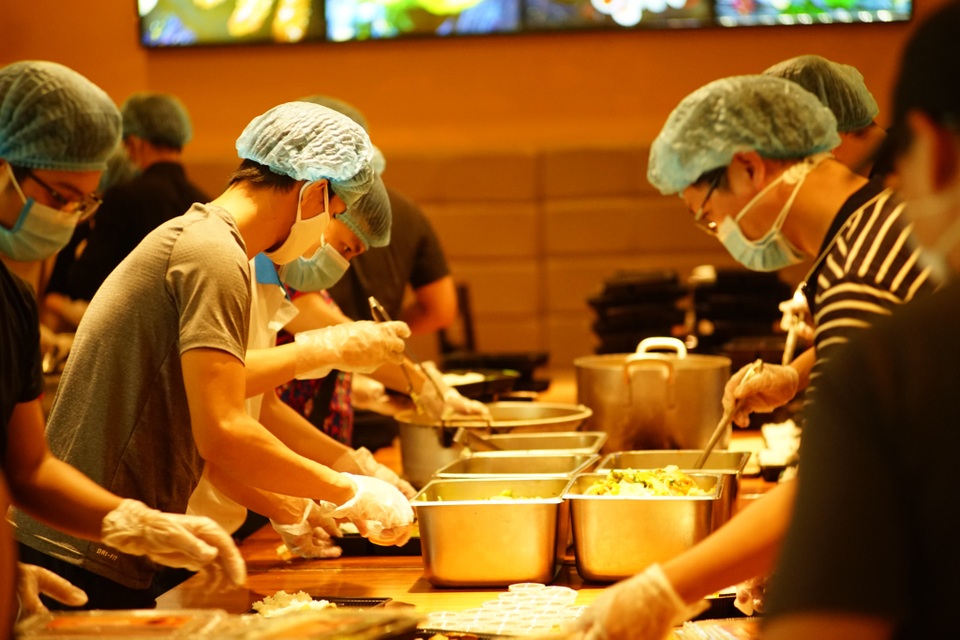 “Mắc kẹt” ở Đà Nẵng, người phụ nữ lập bếp ăn miễn phí phục vụ chống dịch - 8 “Mắc kẹt” ở Đà Nẵng, người phụ nữ lập bếp ăn miễn phí phục vụ chống dịch - 8
