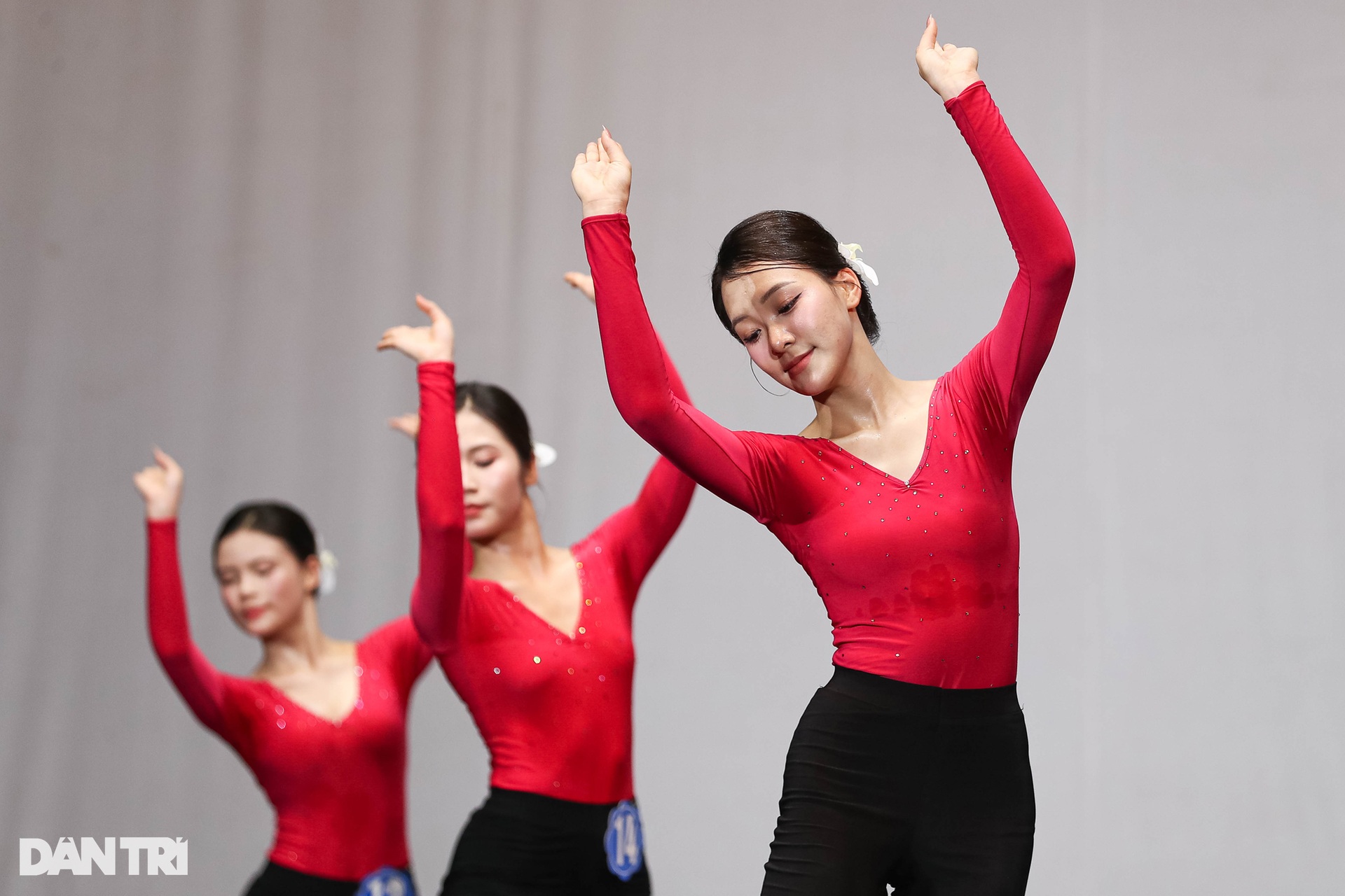 Ngắm nữ sinh trường múa trên sân khấu biểu diễn tốt nghiệp - 11 Ngắm nữ sinh trường múa trên sân khấu biểu diễn tốt nghiệp - 11