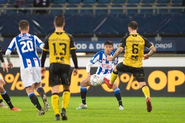 HLV Heerenveen tiết lộ lý do trao cơ hội ra sân cho Văn Hậu
