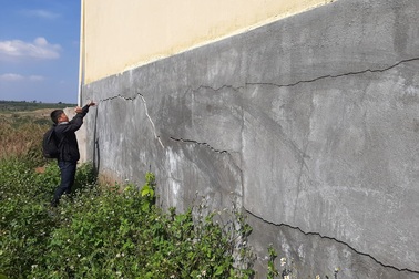 Trường mới xây hơn 13 tỷ đồng đã bị sụt lún, nứt móng, thầy trò không dám vào học