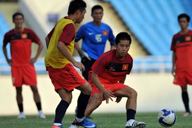 Thầy trò HLV Falko Goetz lách qua khe cửa hẹp?