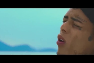 MC Kevin thể hiện ca khúc "Cavalo de Troia"