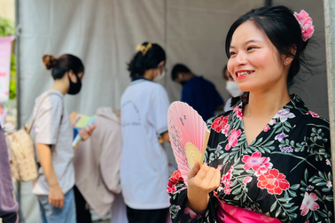 Hóa trang, nhảy múa, hát hò... mong tuyển được giáo viên mầm non