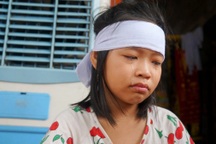 Bé gái mồ côi hét lên gọi mẹ khi chiều về và nỗi ám ảnh sau vụ tai nạn