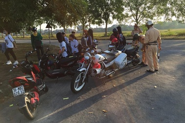 Đồng loạt ra quân chấn chỉnh tình trạng học sinh vi phạm luật giao thông