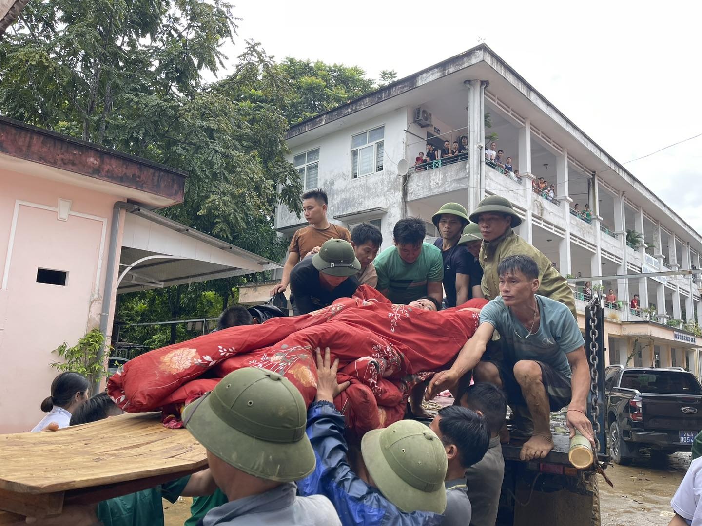 Vụ lũ quét kinh hoàng ở Lào Cai: Nhiều người được đưa đến bệnh viện - 3