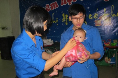 Vui “đêm hội trăng rằm, chị Hằng có thật” với các bệnh nhân Nhi 