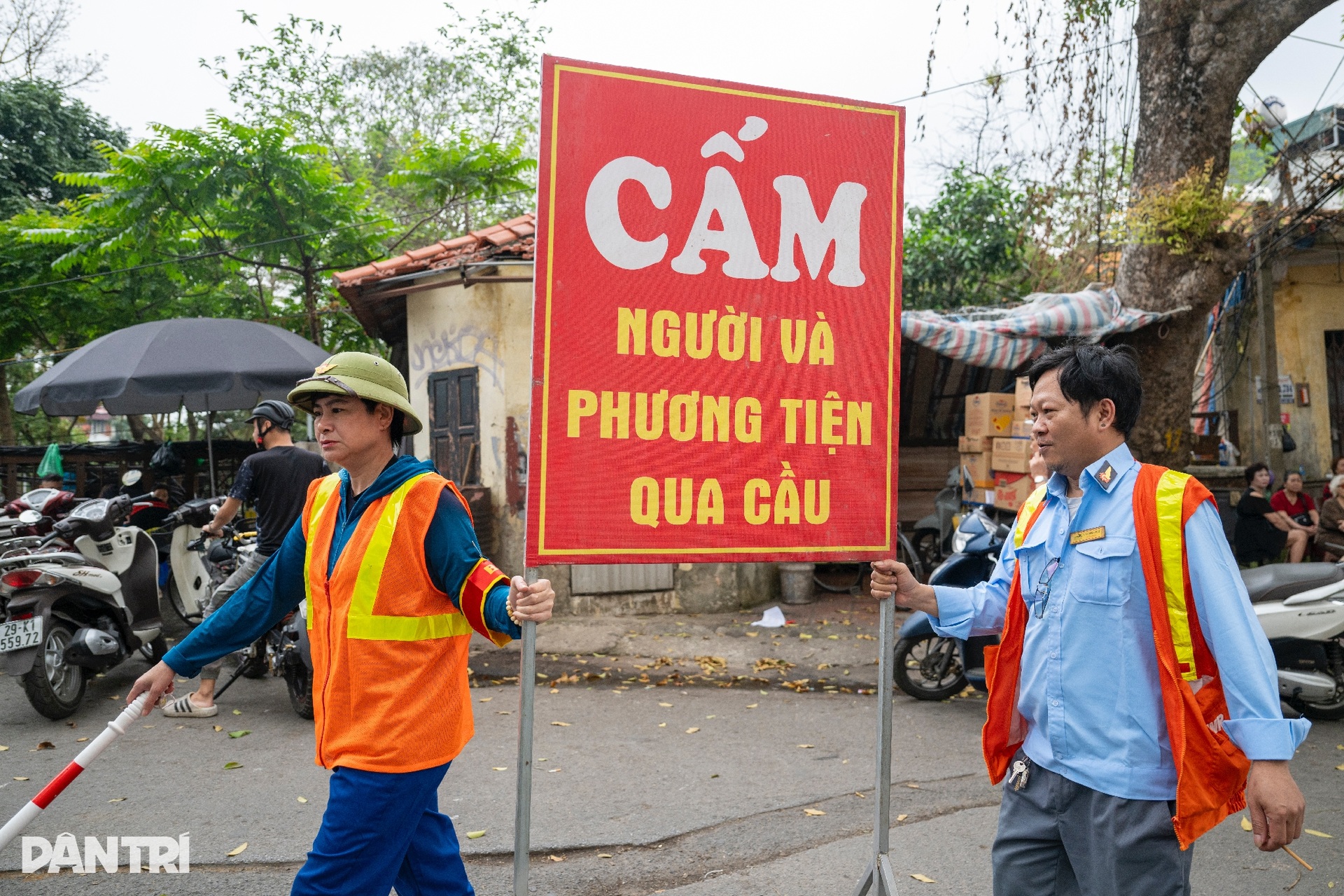 Cầu Long Biên rào chắn, cấm lưu thông 60 ngày để sửa chữa - 2