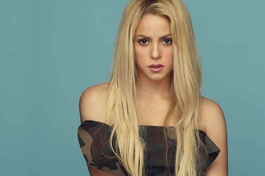 Shakira tái xuất xinh đẹp