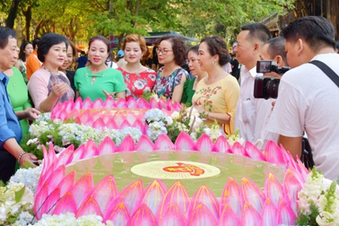 Tiết lộ câu chuyện ít ai ngờ về cặp bánh vừa lập kỷ lục Guinness Việt Nam