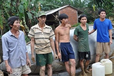 Chủ tịch nước gửi thư khen 2 cá nhân dũng cảm cứu người trong lũ