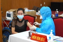 Bộ Y tế hỗ trợ xe chuyên dụng tiêm vắc xin lưu động