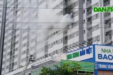 Cháy căn hộ chung cư, hàng trăm người dân được sơ tán