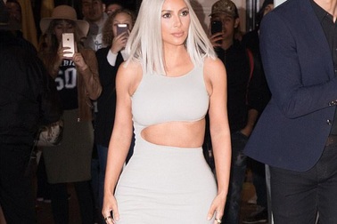 Kim Kardashian khoe thân hình săn chắc
