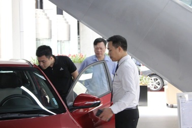 Tháng "cô hồn", sale ô tô tiết lộ điều bất ngờ, thu nhập ổn nhất năm