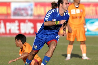 B. Bình Dương nhọc nhằn vượt qua QK4 