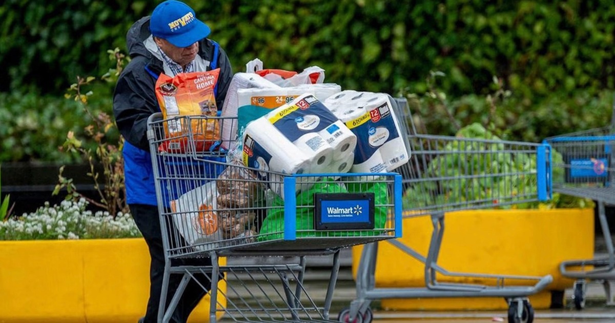 Trước "giờ G" thuế quan: Người Mỹ đổ xô đi tích trữ, mua gấp đôi mọi thứ