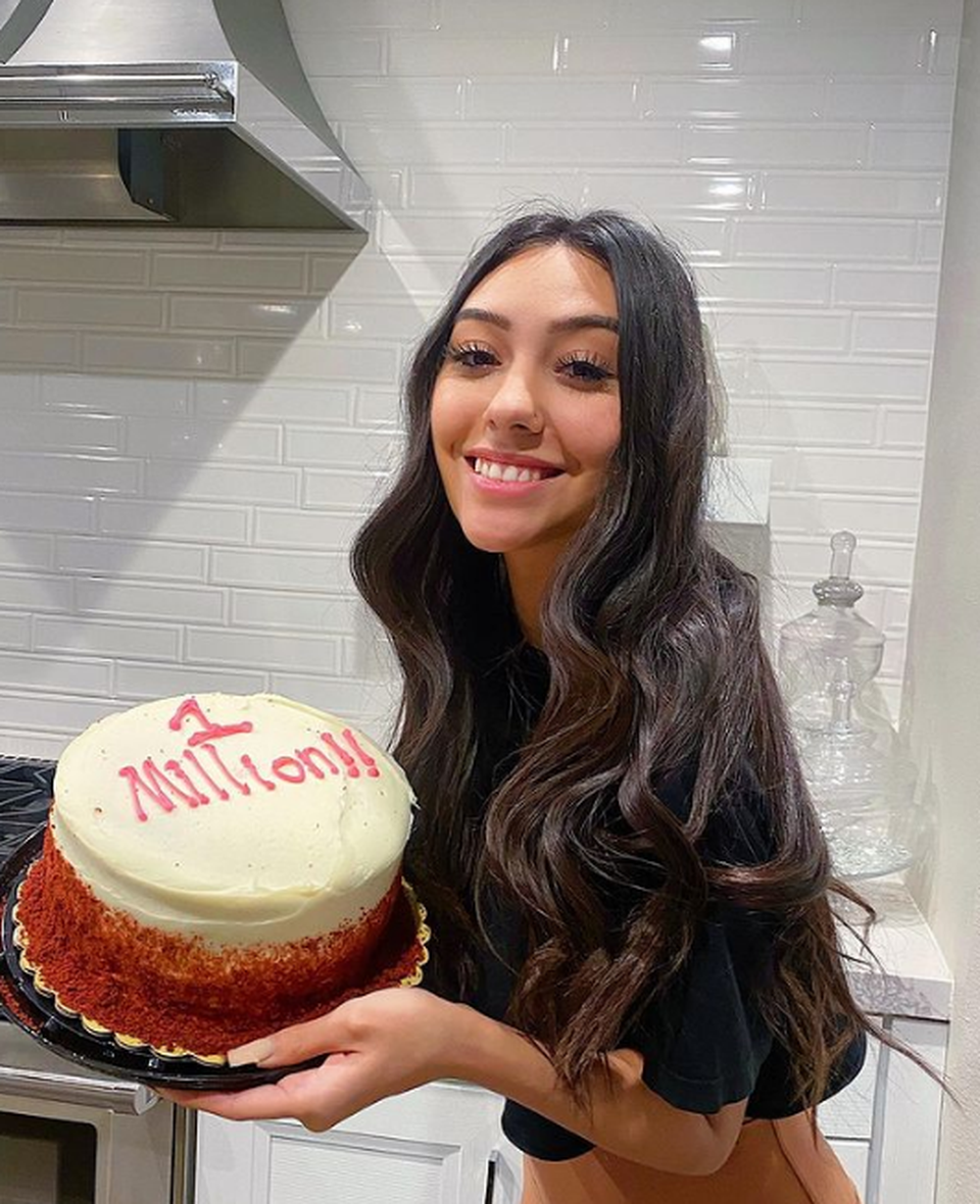 Kiếm hàng trăm USD mỗi ngày nhờ nhắn tin với đàn ông cô đơn - 4