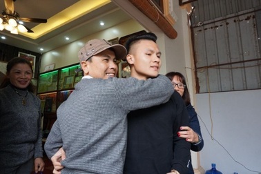 Cầu thủ Quang Hải tiết lộ lý do trở về thăm nhà trong lặng lẽ