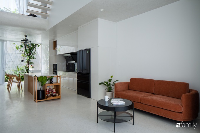 Ngôi nhà 90m2 màu trắng chỉ có bóng nắng và cây xanh ở quận 7, TP. HCM - Ảnh 7. Ngôi nhà 90m2 màu trắng chỉ có bóng nắng và cây xanh ở quận 7, TP. HCM - Ảnh 7.