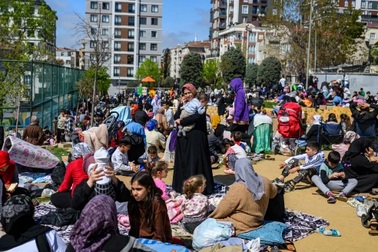 Động đất rung chuyển Thổ Nhĩ Kỳ, nhiều người nhảy từ tầng cao