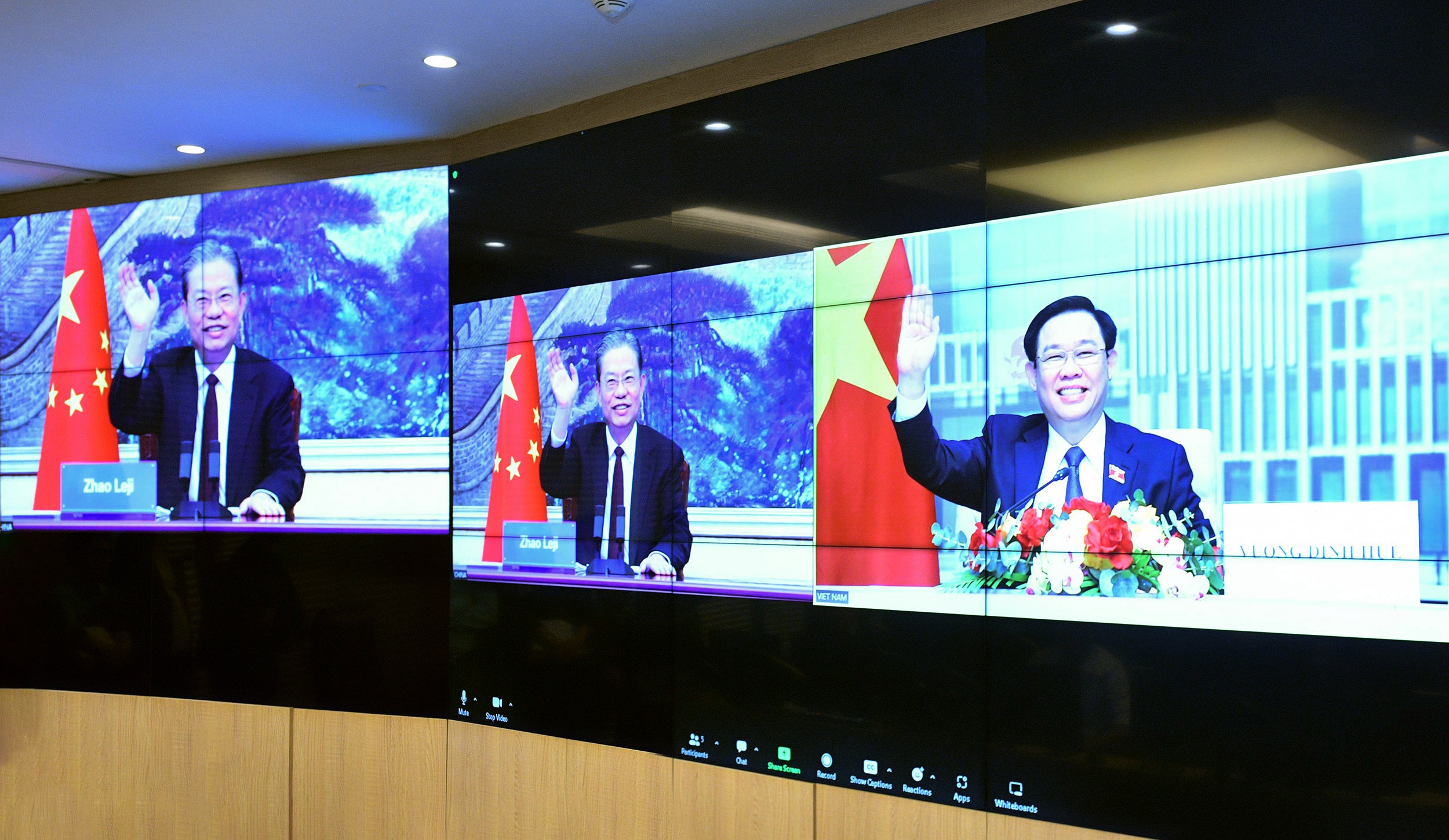 Chủ tịch Quốc hội Vương Đình Huệ lên đường thăm chính thức Trung Quốc - 2
