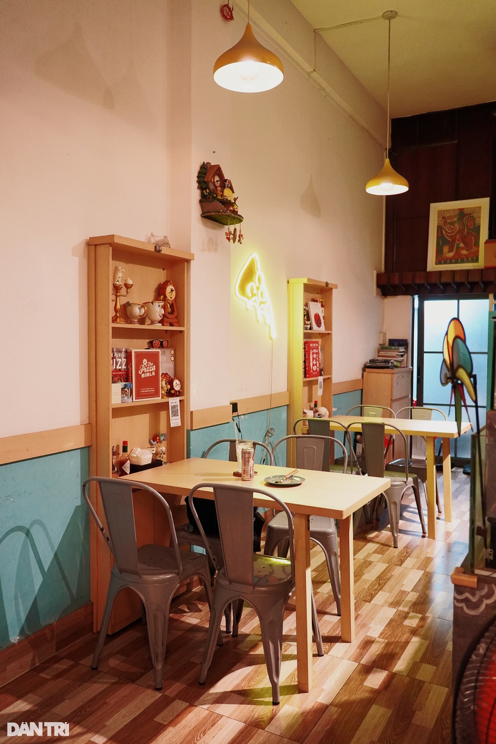 Tiệm pizza chỉ bán 2 tiếng mỗi ngày ở TPHCM: Chủ quán sợ... đông khách - 1 Tiệm pizza chỉ bán 2 tiếng mỗi ngày ở TPHCM: Chủ quán sợ... đông khách - 1