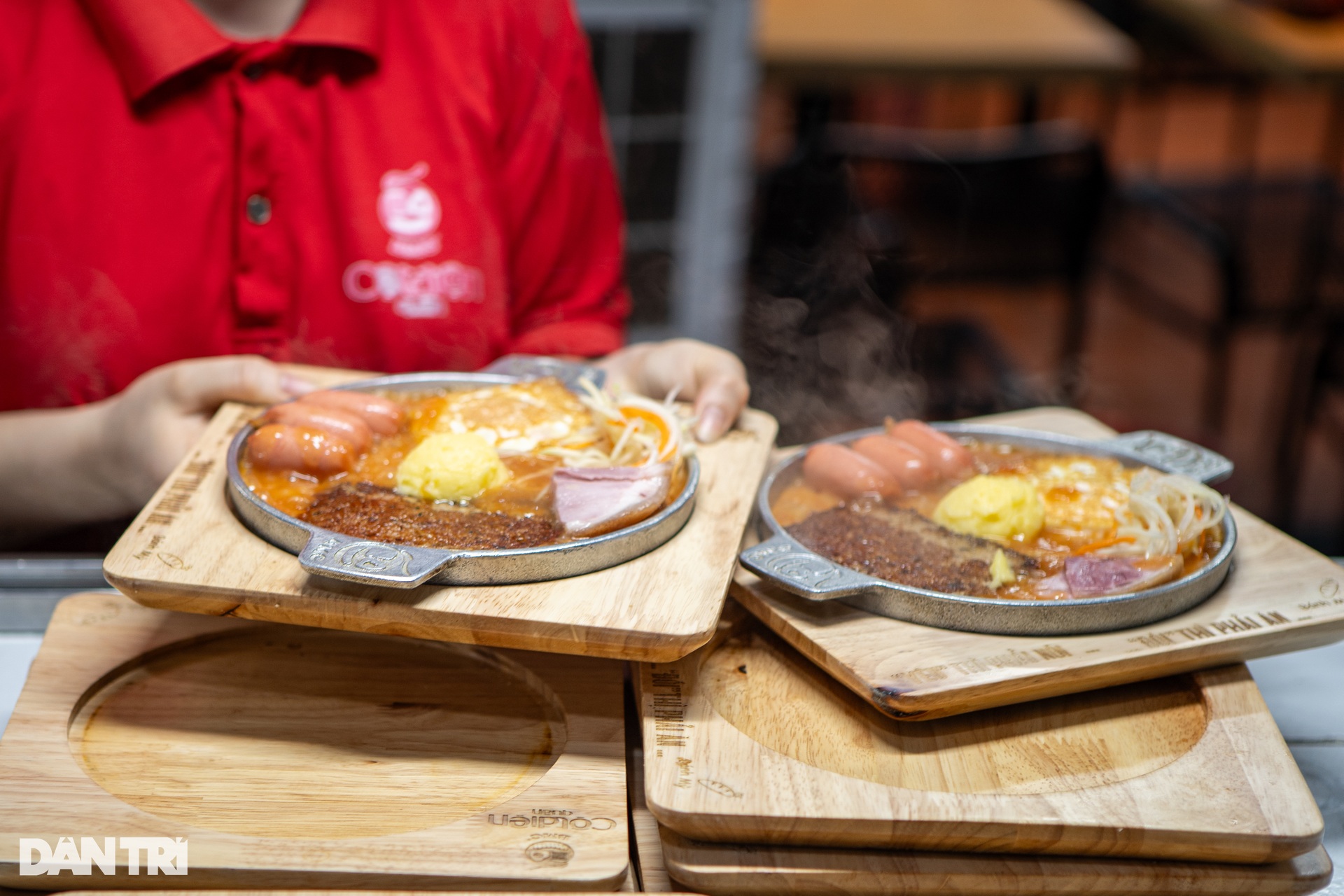 Thực khách rón rén soi miếng pate khi ăn bánh mì chảo vì lo… có dòi - 11 Thực khách rón rén soi miếng pate khi ăn bánh mì chảo vì lo… có dòi - 11