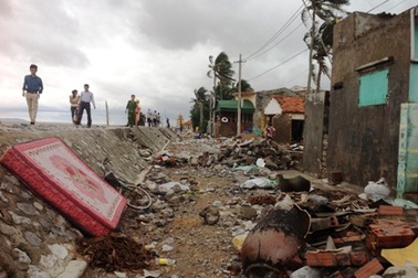 Hai người mất tích vì bão số 2