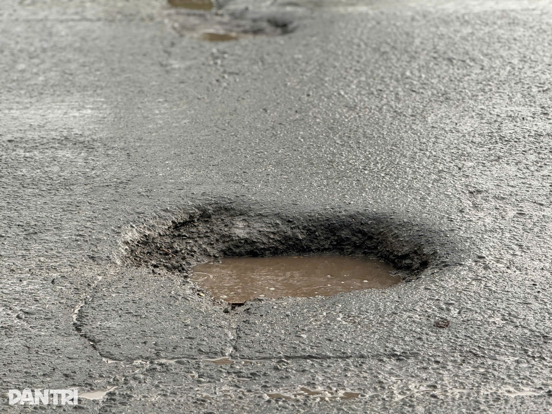 Đường kết nối sân bay Long Thành xuống cấp, dày đặc ổ gà, ổ voi - 4