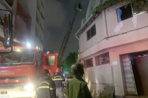 Giải cứu 3 người nước ngoài trong khách sạn cách ly tập trung bị cháy