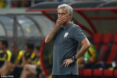 Nhìn lại thất bại đầu tiên của Mourinho cùng MU