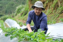 "Để thoát nghèo, người giỏi phải cùng làm với người nghèo"