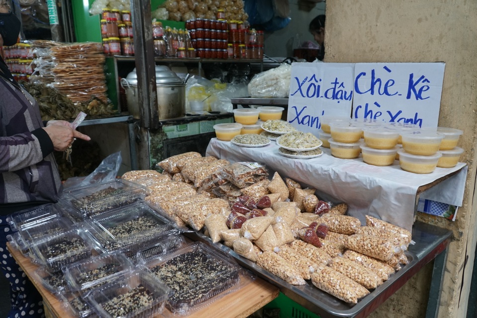 Chủ hàng tuyển thêm người, thu tiền triệu từ dịp Tết Đoan Ngọ - 1 Chủ hàng tuyển thêm người, thu tiền triệu từ dịp Tết Đoan Ngọ - 1