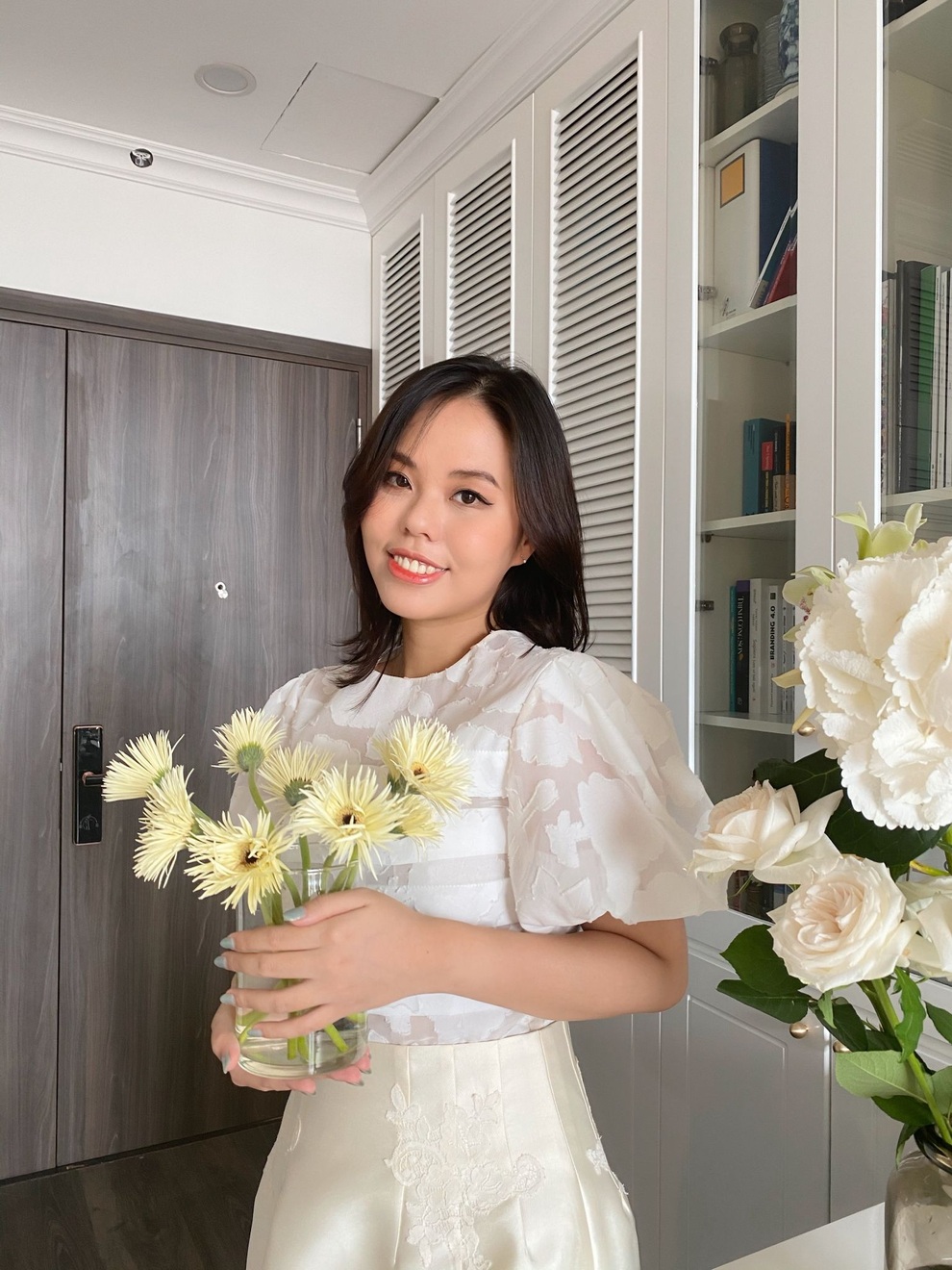 Ở nhà chống dịch, nhiều hot girl thi nhau biến nhà thành studio khoe dáng - 2 Ở nhà chống dịch, nhiều hot girl thi nhau biến nhà thành studio khoe dáng - 2